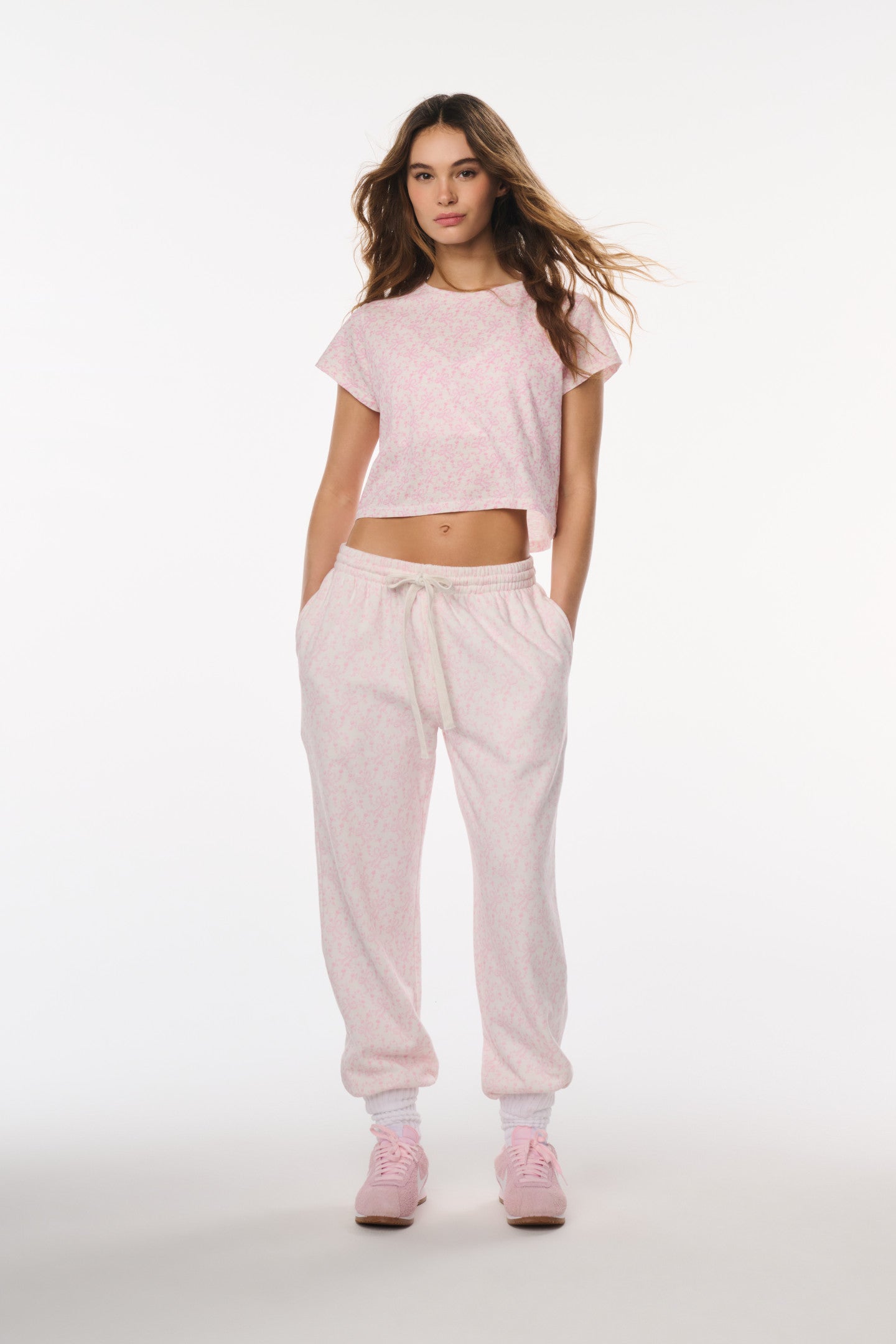 Rubin Bow Print Cropped Tee - Image 4