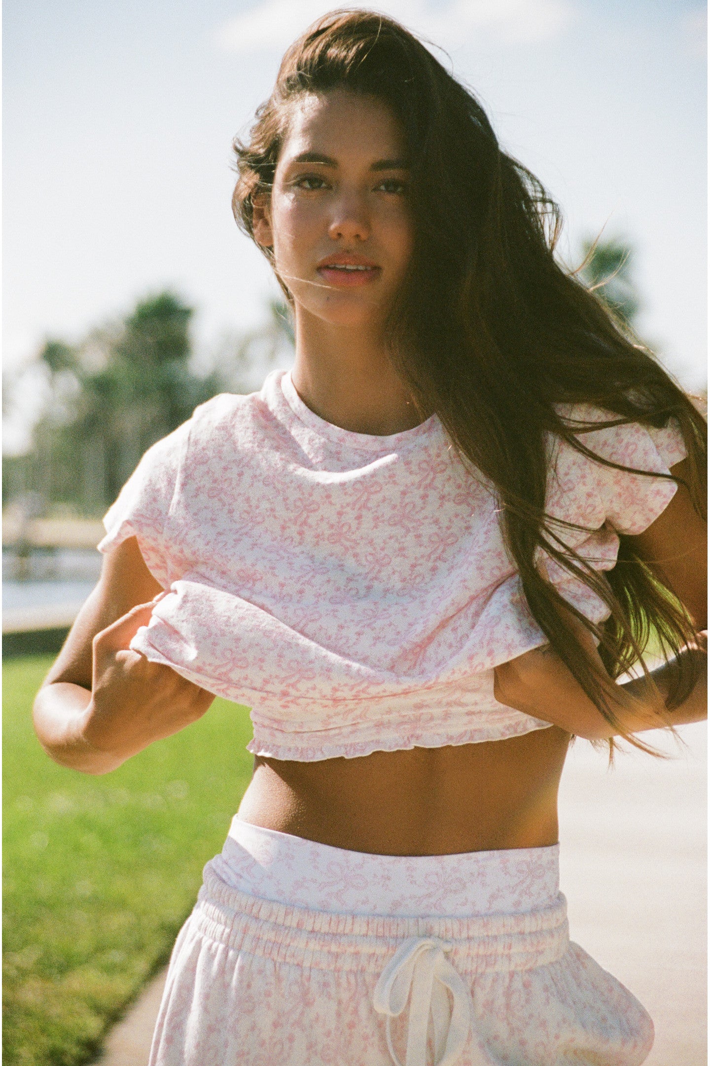 Rubin Bow Print Cropped Tee - Image 3